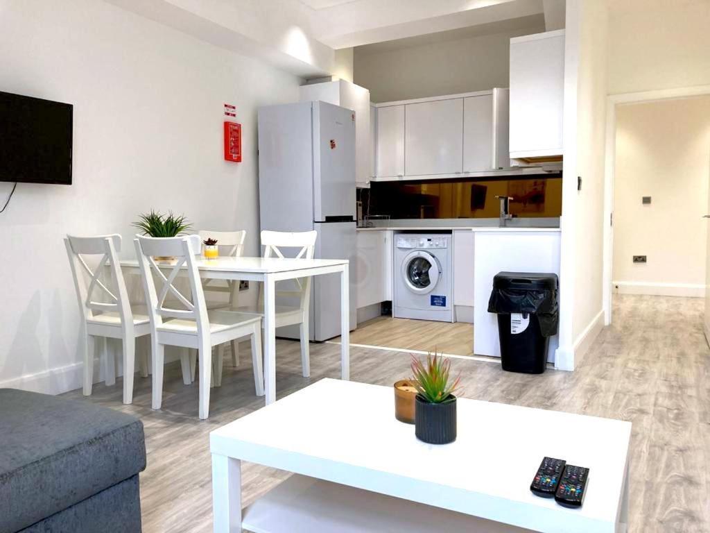 Harrow Apartments Londen Buitenkant foto
